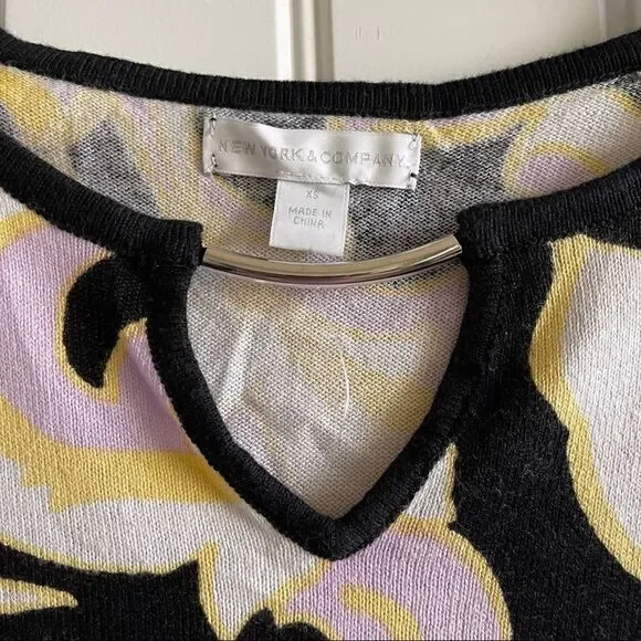 2/$22 New York & Company Floral Short Sleeve Sweater; SZ XS; BNWT - Picture 3 of 7
